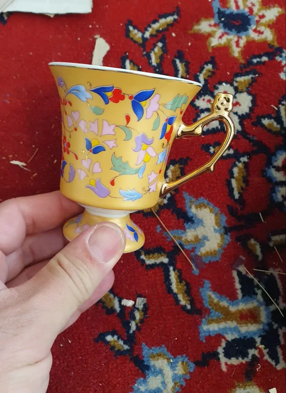 سرویس ۱۲ نفره کامل. 
