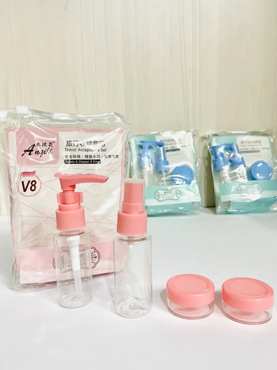 🎒با این ست چهار تیکه مسافرتی دیگه تو سفرهات نگران جای کم چمدونت و زیاد بودن وسایل بهداشتیت نباش!