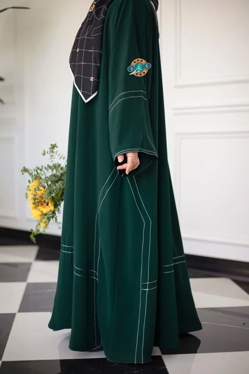 مدل: آمال سبز